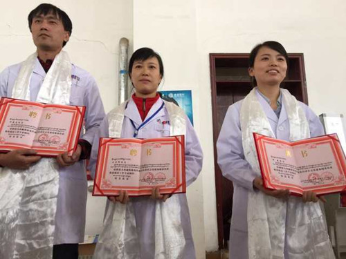 義診繼續(xù)進行 眼疾嚴重兒童將被帶到普瑞