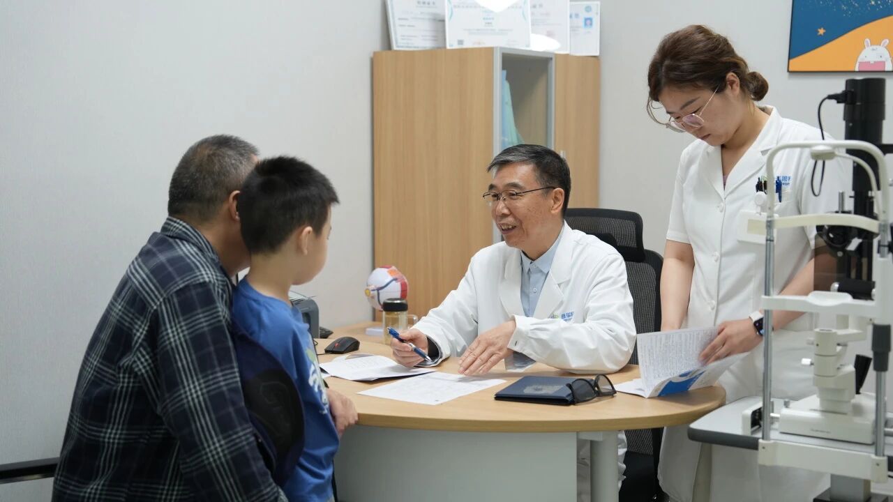 依視路星趣控2.0正式落戶鄭州普瑞眼科醫(yī)院！